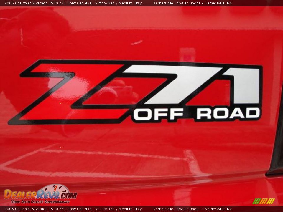 2006 Chevrolet Silverado 1500 Z71 Crew Cab 4x4 Victory Red / Medium Gray Photo #11