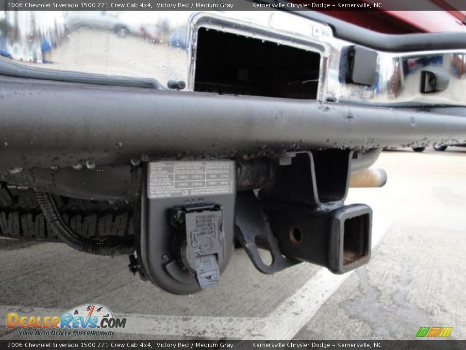 2006 Chevrolet Silverado 1500 Z71 Crew Cab 4x4 Victory Red / Medium Gray Photo #12