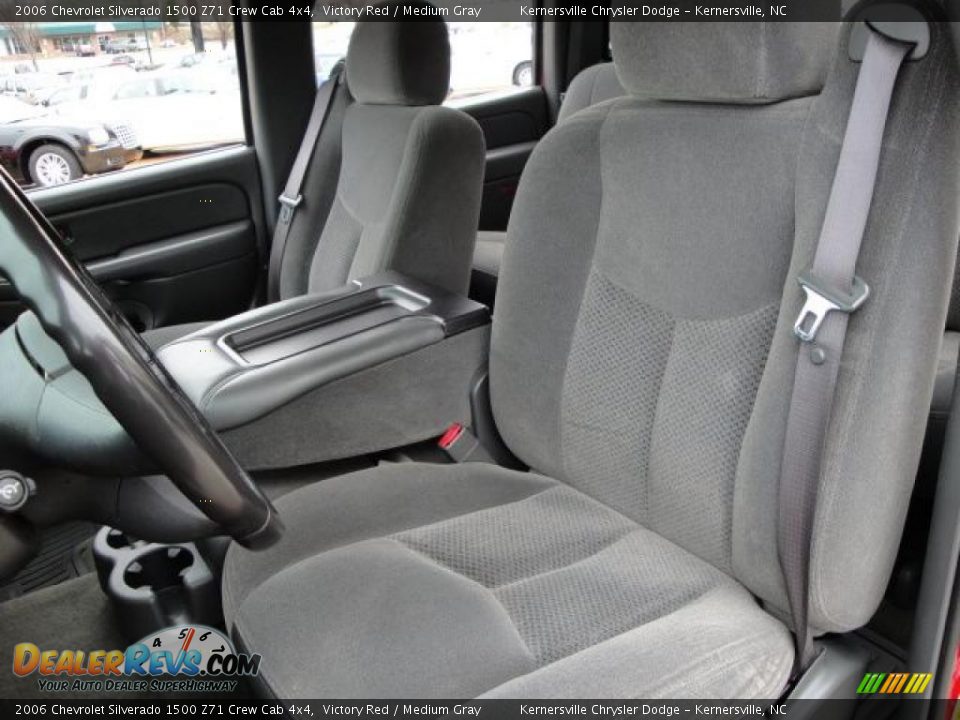 2006 Chevrolet Silverado 1500 Z71 Crew Cab 4x4 Victory Red / Medium Gray Photo #13