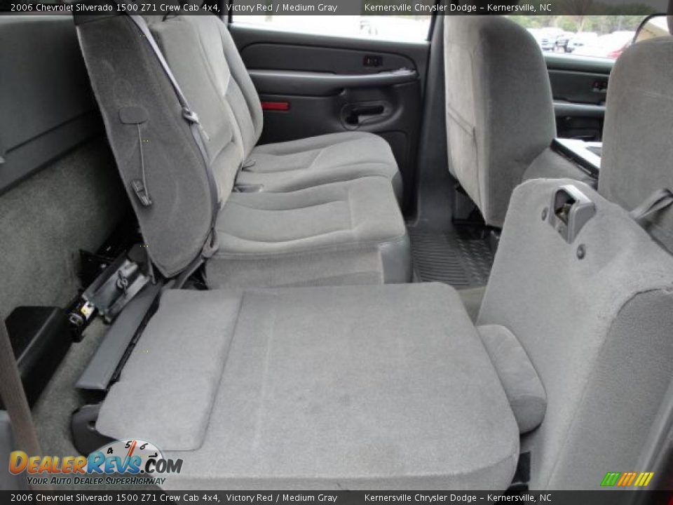 2006 Chevrolet Silverado 1500 Z71 Crew Cab 4x4 Victory Red / Medium Gray Photo #18
