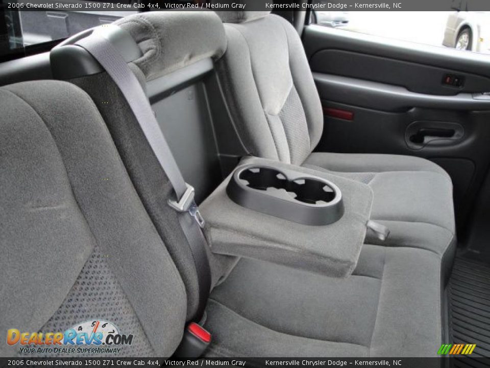 2006 Chevrolet Silverado 1500 Z71 Crew Cab 4x4 Victory Red / Medium Gray Photo #19
