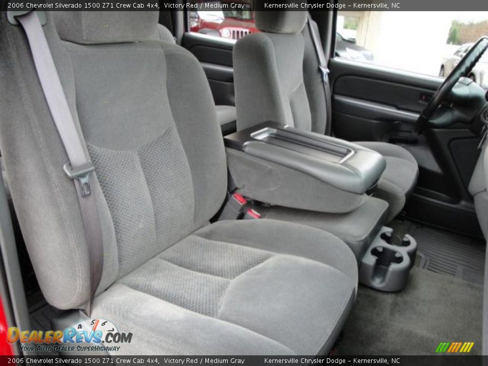 2006 Chevrolet Silverado 1500 Z71 Crew Cab 4x4 Victory Red / Medium Gray Photo #20