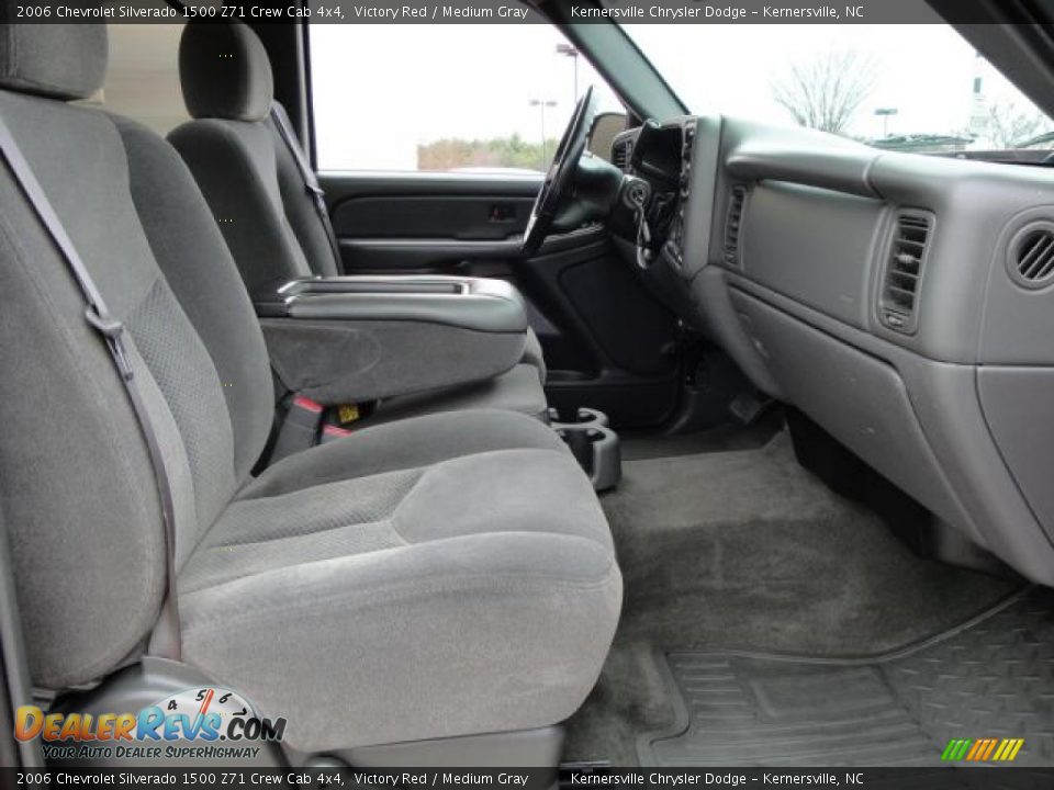 2006 Chevrolet Silverado 1500 Z71 Crew Cab 4x4 Victory Red / Medium Gray Photo #21