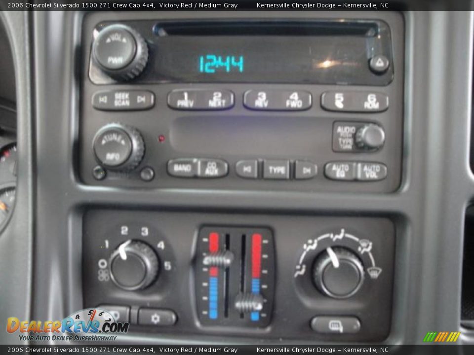 2006 Chevrolet Silverado 1500 Z71 Crew Cab 4x4 Victory Red / Medium Gray Photo #23