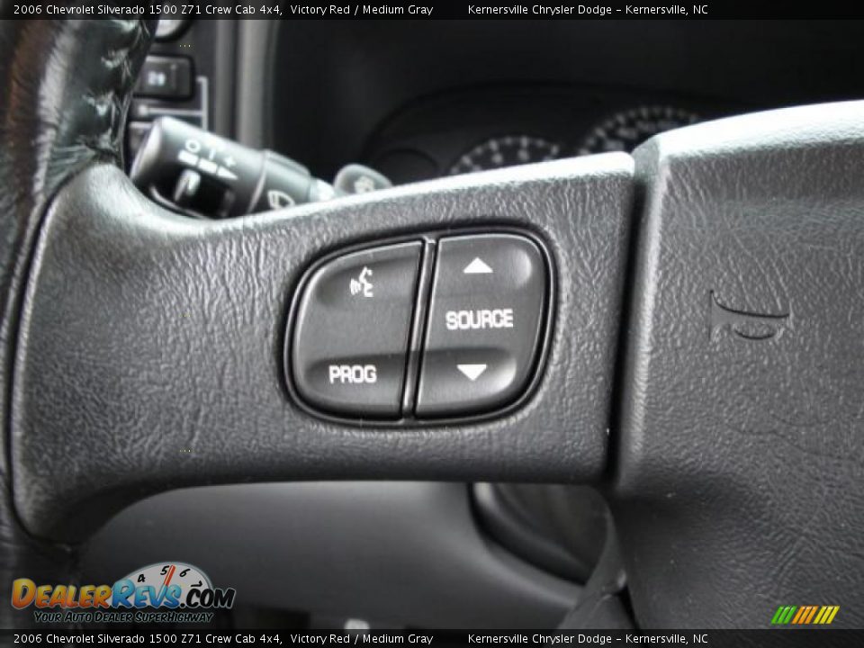 2006 Chevrolet Silverado 1500 Z71 Crew Cab 4x4 Victory Red / Medium Gray Photo #25