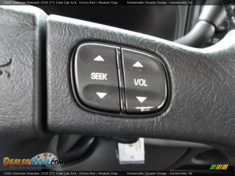 2006 Chevrolet Silverado 1500 Z71 Crew Cab 4x4 Victory Red / Medium Gray Photo #26