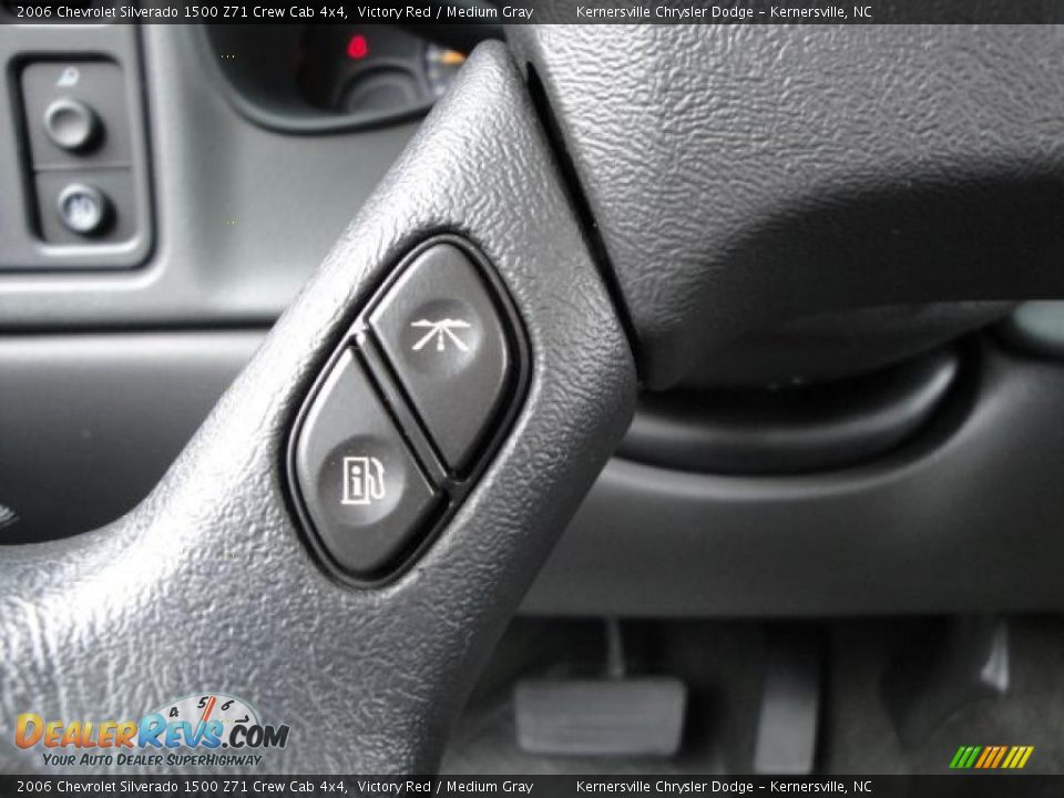 2006 Chevrolet Silverado 1500 Z71 Crew Cab 4x4 Victory Red / Medium Gray Photo #27