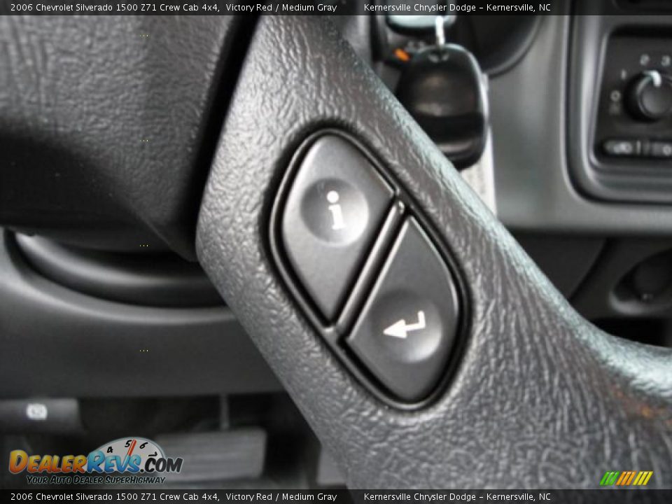 2006 Chevrolet Silverado 1500 Z71 Crew Cab 4x4 Victory Red / Medium Gray Photo #28
