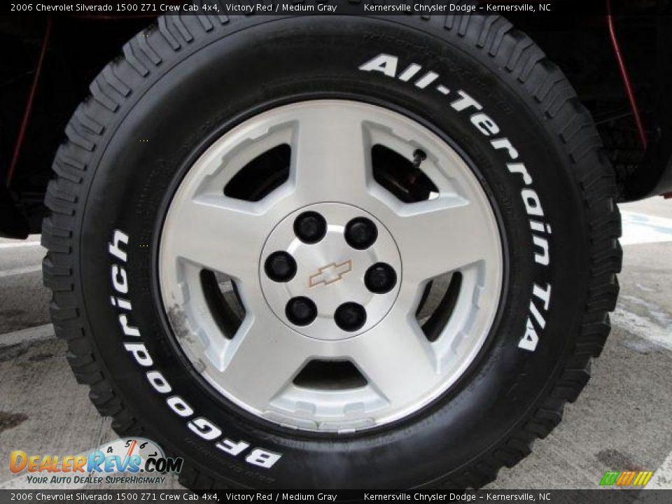 2006 Chevrolet Silverado 1500 Z71 Crew Cab 4x4 Victory Red / Medium Gray Photo #32