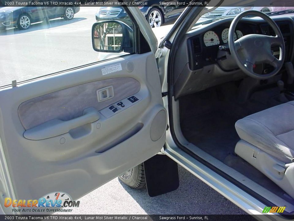 2003 Toyota Tacoma V6 TRD Xtracab 4x4 Lunar Mist Silver Metallic / Charcoal Photo #10
