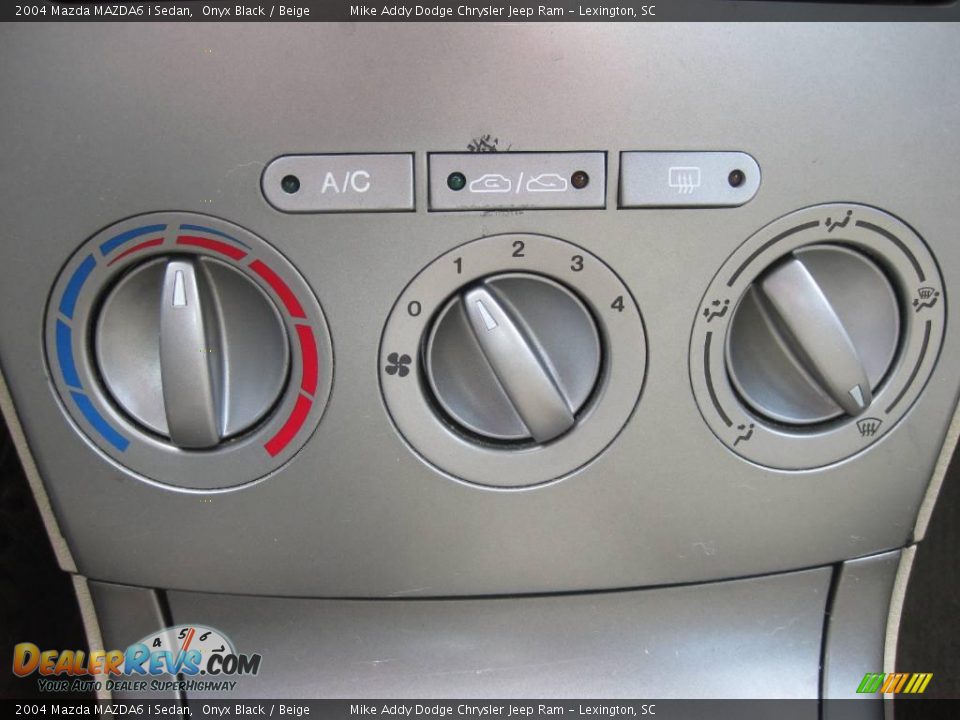 2004 Mazda MAZDA6 i Sedan Onyx Black / Beige Photo #12
