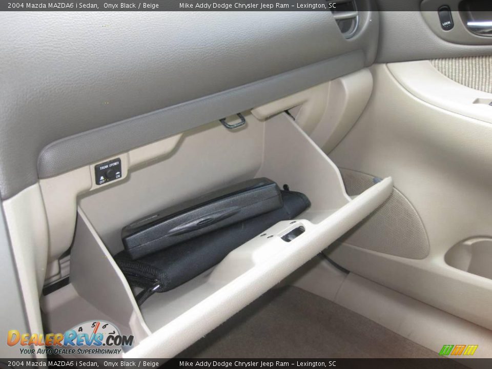 2004 Mazda MAZDA6 i Sedan Onyx Black / Beige Photo #15