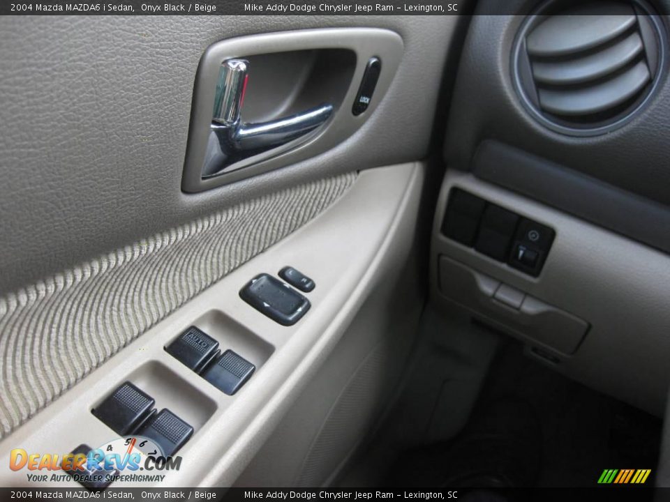 2004 Mazda MAZDA6 i Sedan Onyx Black / Beige Photo #18