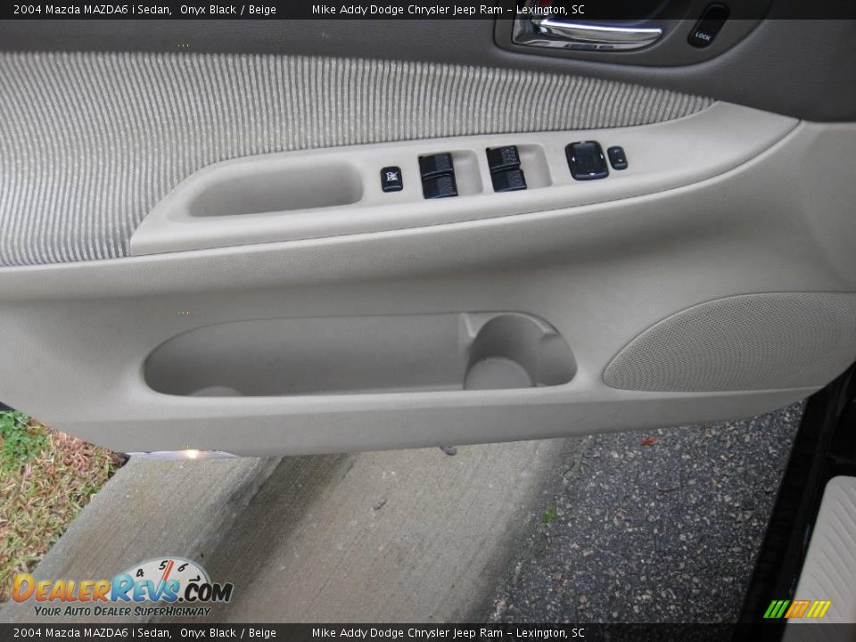 2004 Mazda MAZDA6 i Sedan Onyx Black / Beige Photo #19