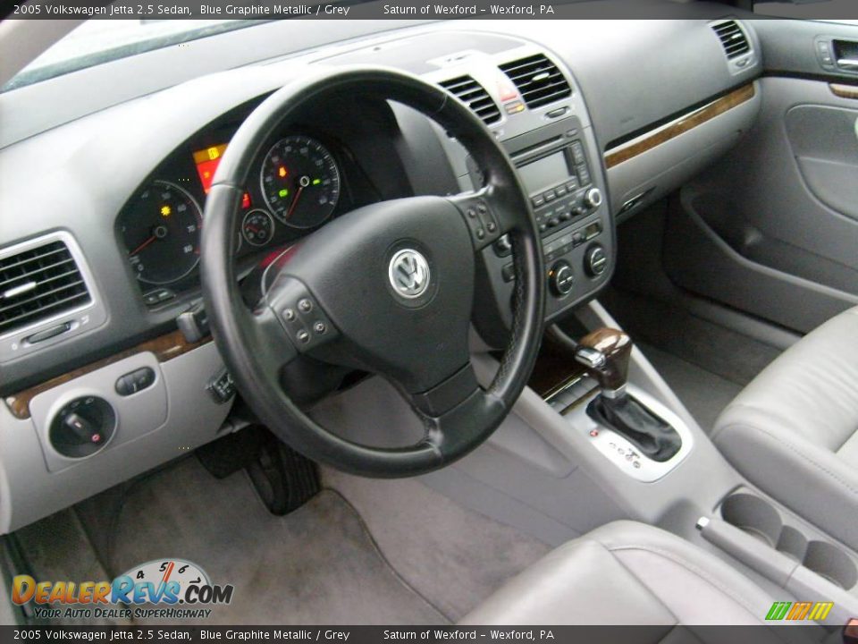 2005 Volkswagen Jetta 2.5 Sedan Blue Graphite Metallic / Grey Photo #11