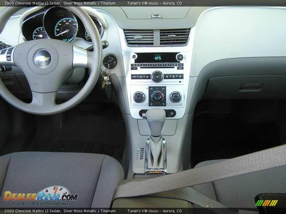 2009 Chevrolet Malibu LS Sedan Silver Moss Metallic / Titanium Photo #9