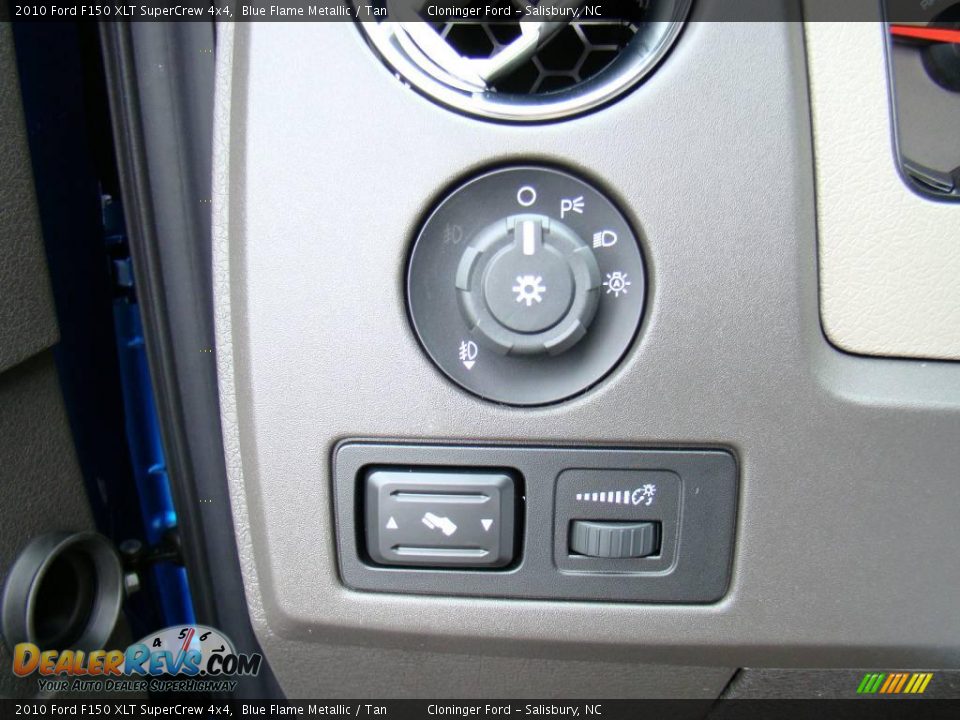 2010 Ford F150 XLT SuperCrew 4x4 Blue Flame Metallic / Tan Photo #28