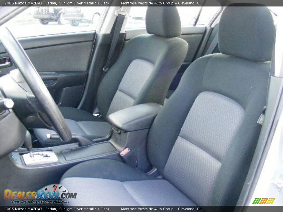 2006 Mazda MAZDA3 i Sedan Sunlight Silver Metallic / Black Photo #9