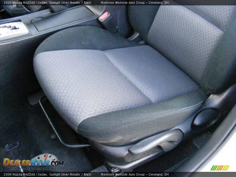 2006 Mazda MAZDA3 i Sedan Sunlight Silver Metallic / Black Photo #10