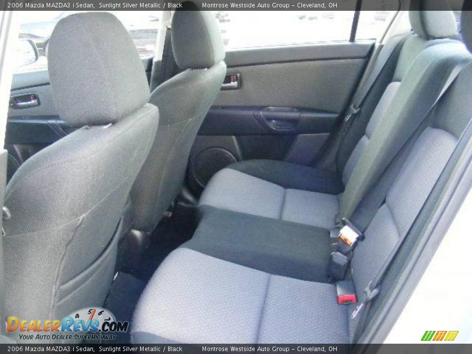 2006 Mazda MAZDA3 i Sedan Sunlight Silver Metallic / Black Photo #11