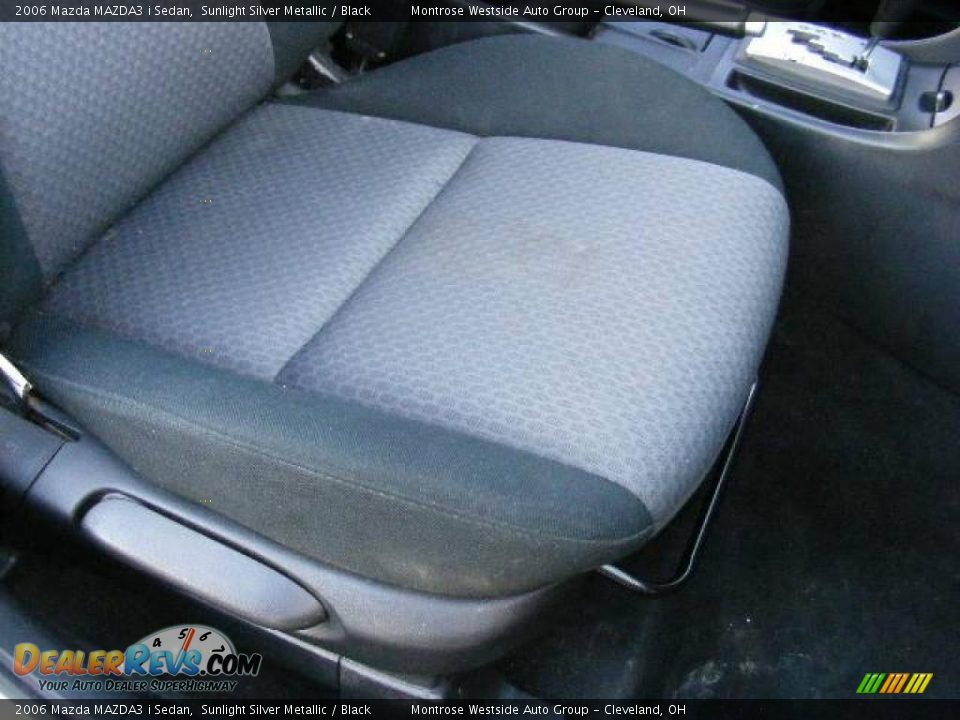 2006 Mazda MAZDA3 i Sedan Sunlight Silver Metallic / Black Photo #14