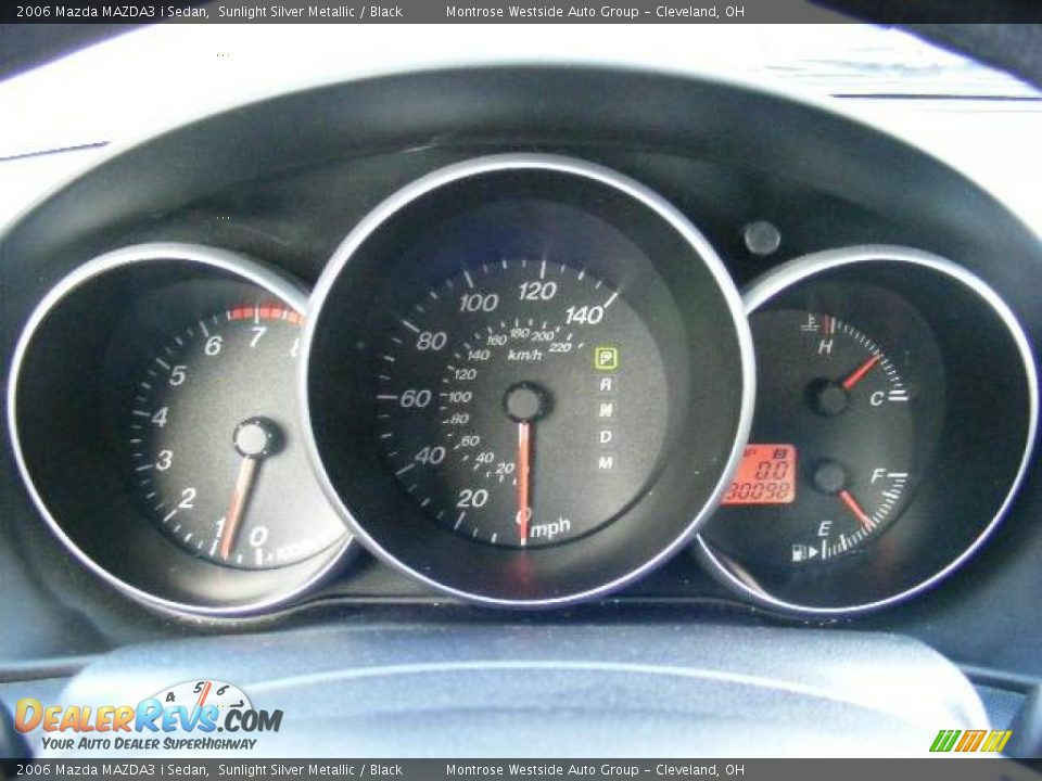 2006 Mazda MAZDA3 i Sedan Sunlight Silver Metallic / Black Photo #17