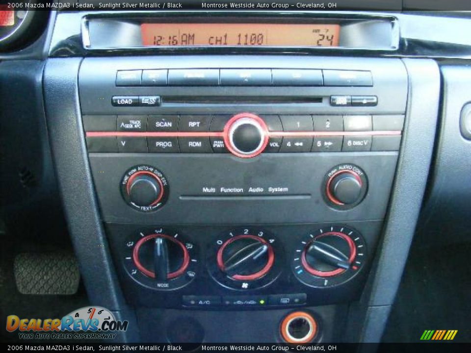 2006 Mazda MAZDA3 i Sedan Sunlight Silver Metallic / Black Photo #19
