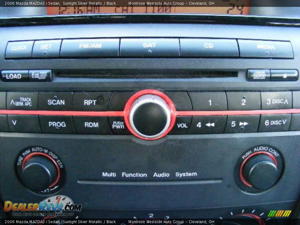 2006 Mazda MAZDA3 i Sedan Sunlight Silver Metallic / Black Photo #21