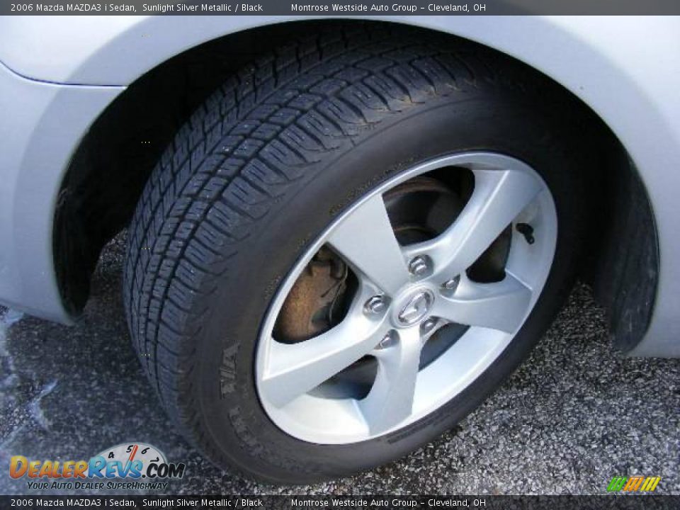 2006 Mazda MAZDA3 i Sedan Sunlight Silver Metallic / Black Photo #29