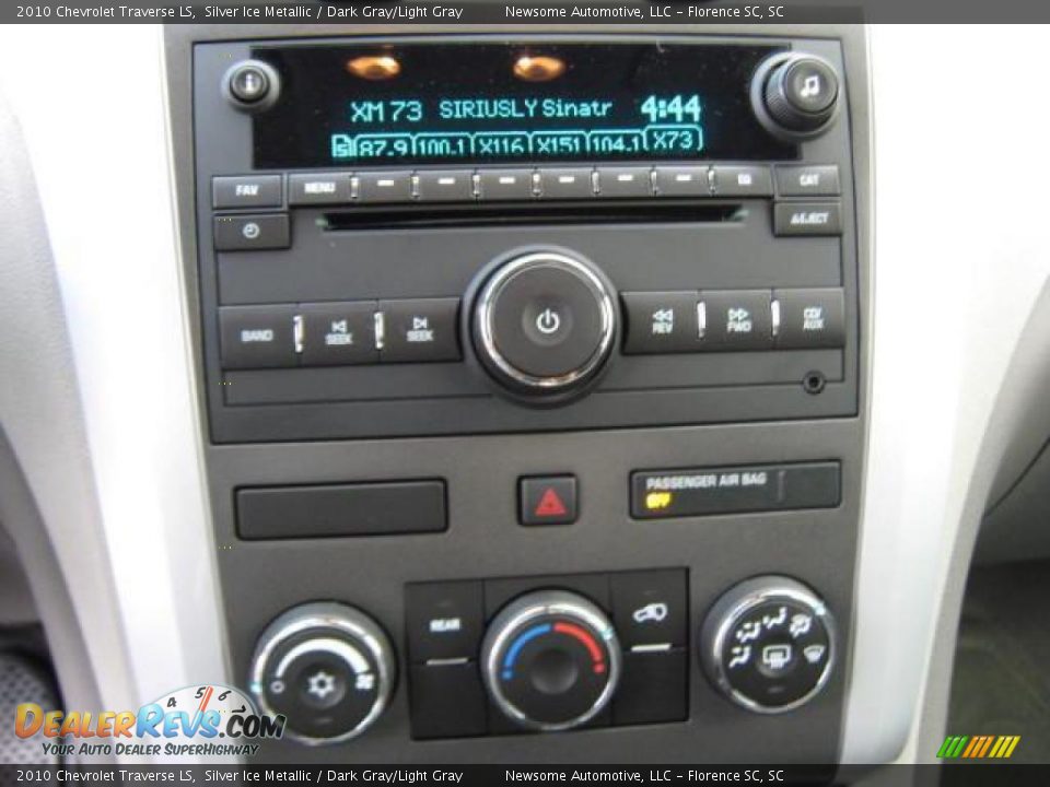 2010 Chevrolet Traverse LS Silver Ice Metallic / Dark Gray/Light Gray Photo #5