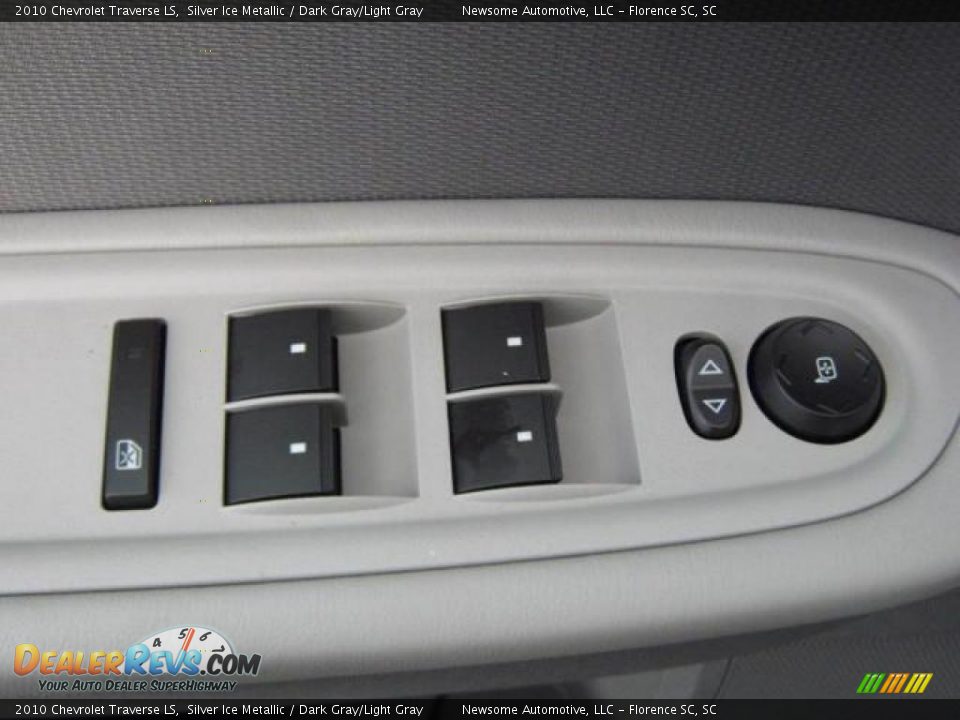 2010 Chevrolet Traverse LS Silver Ice Metallic / Dark Gray/Light Gray Photo #7