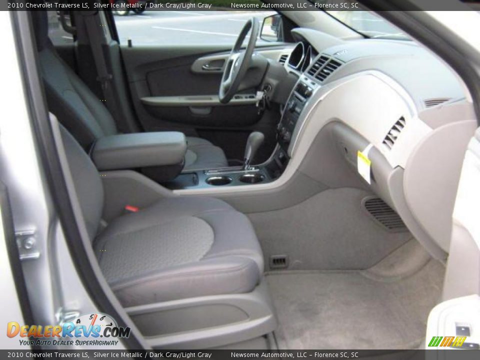 2010 Chevrolet Traverse LS Silver Ice Metallic / Dark Gray/Light Gray Photo #9