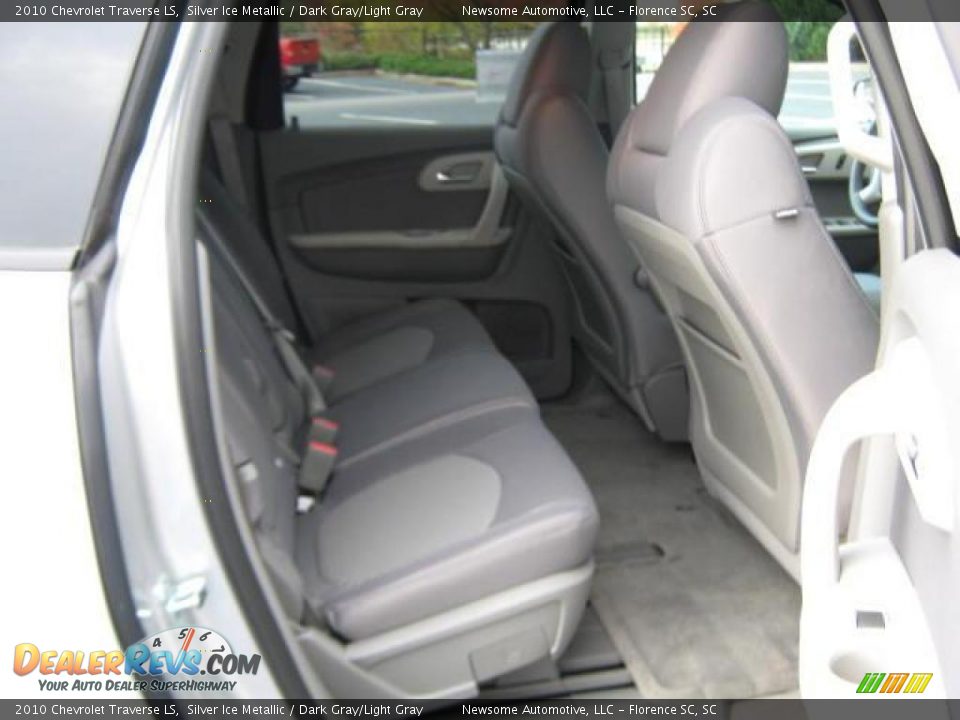2010 Chevrolet Traverse LS Silver Ice Metallic / Dark Gray/Light Gray Photo #10
