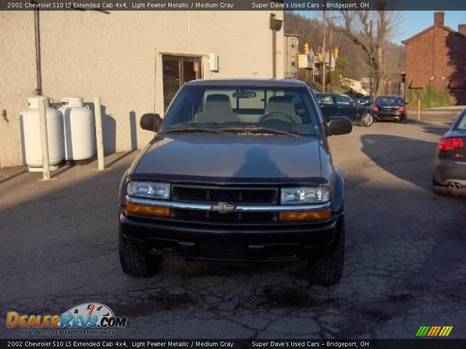 2002 Chevrolet S10 LS Extended Cab 4x4 Light Pewter Metallic / Medium Gray Photo #2