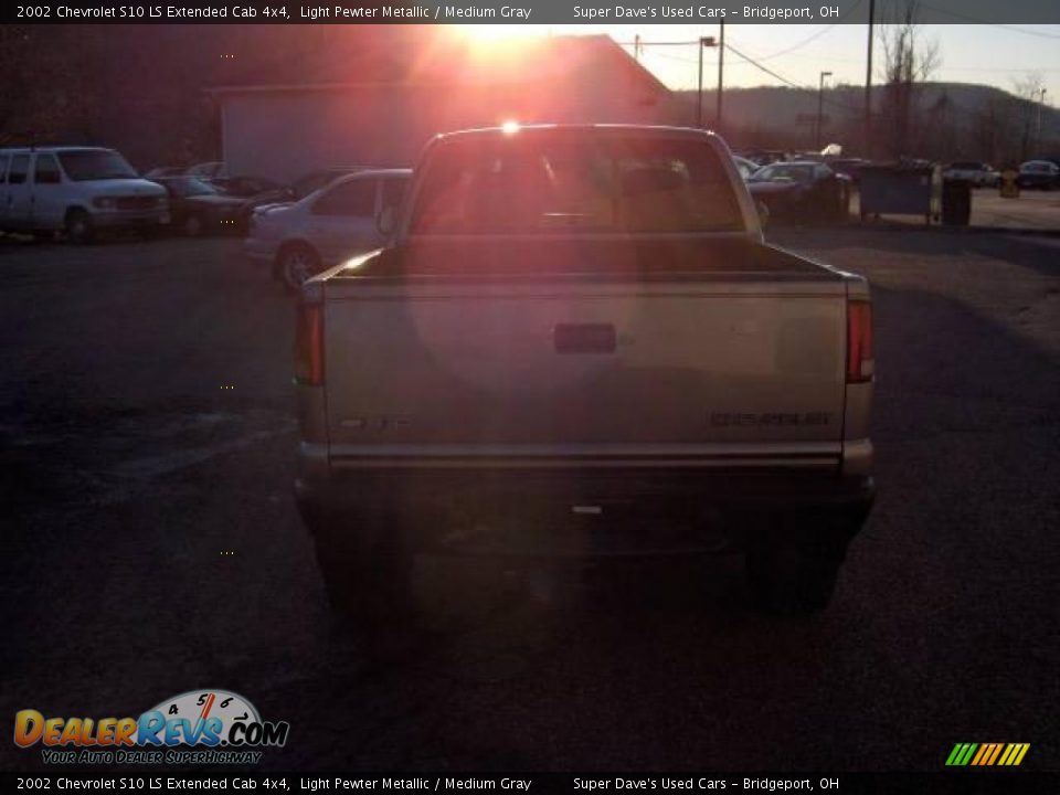 2002 Chevrolet S10 LS Extended Cab 4x4 Light Pewter Metallic / Medium Gray Photo #5