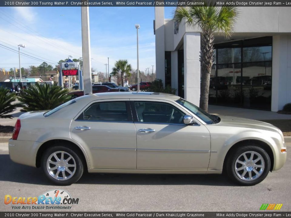 2010 Chrysler 300 Touring Walter P. Chryler Executive Series White Gold Pearlcoat / Dark Khaki/Light Graystone Photo #4