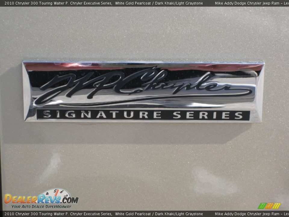 2010 Chrysler 300 Touring Walter P. Chryler Executive Series White Gold Pearlcoat / Dark Khaki/Light Graystone Photo #6