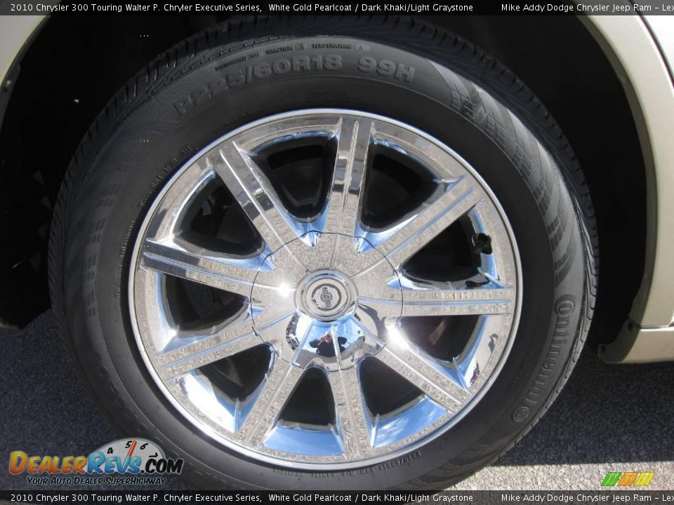 2010 Chrysler 300 Touring Walter P. Chryler Executive Series White Gold Pearlcoat / Dark Khaki/Light Graystone Photo #8
