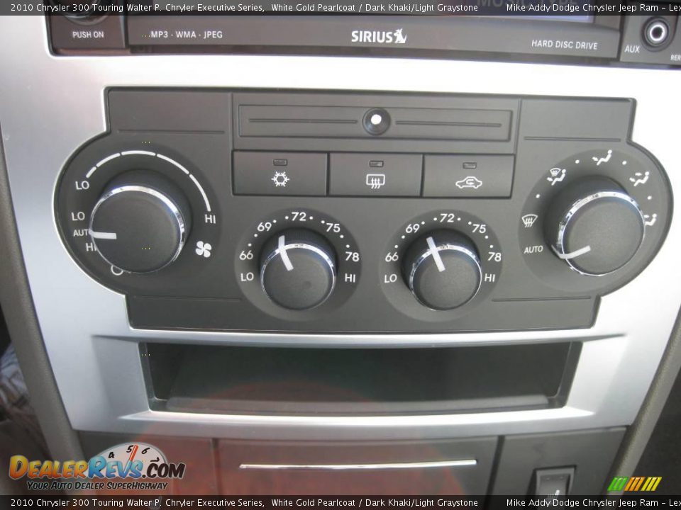 2010 Chrysler 300 Touring Walter P. Chryler Executive Series White Gold Pearlcoat / Dark Khaki/Light Graystone Photo #9