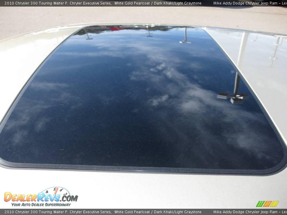 2010 Chrysler 300 Touring Walter P. Chryler Executive Series White Gold Pearlcoat / Dark Khaki/Light Graystone Photo #13