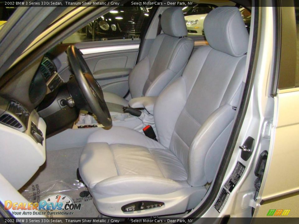 2002 BMW 3 Series 330i Sedan Titanium Silver Metallic / Grey Photo #7