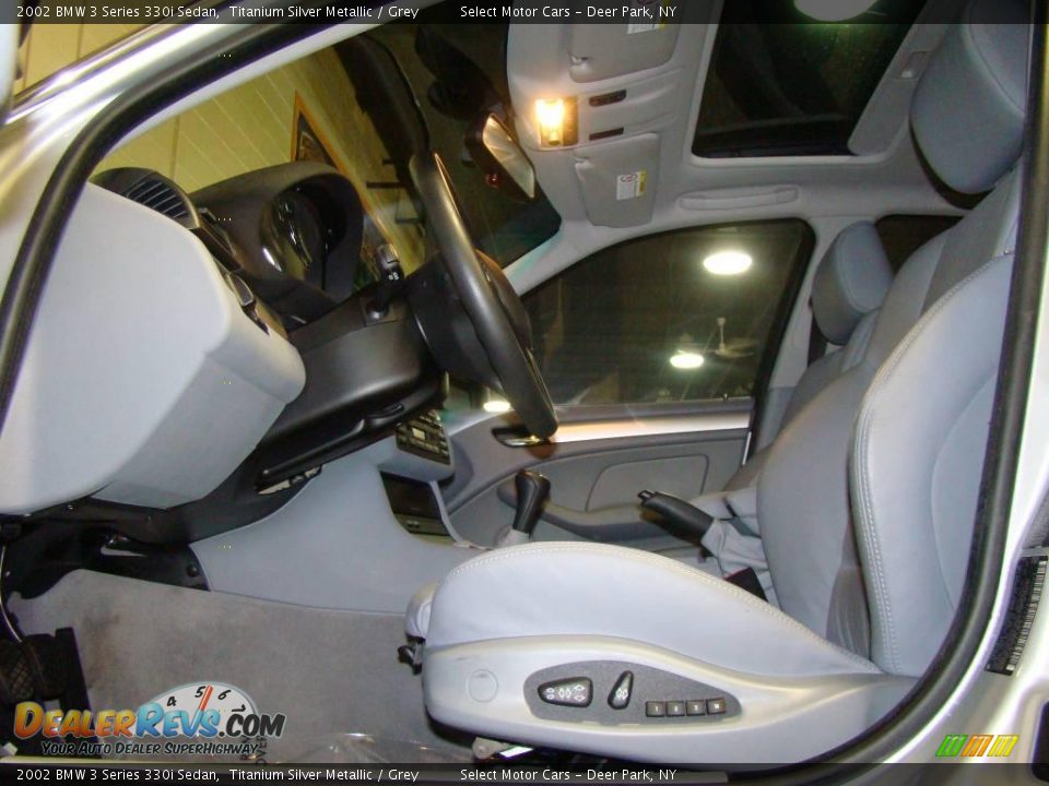 2002 BMW 3 Series 330i Sedan Titanium Silver Metallic / Grey Photo #8