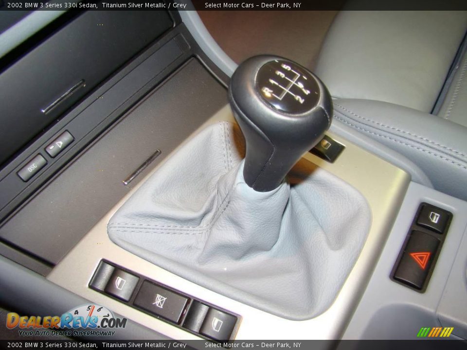 2002 BMW 3 Series 330i Sedan Titanium Silver Metallic / Grey Photo #11