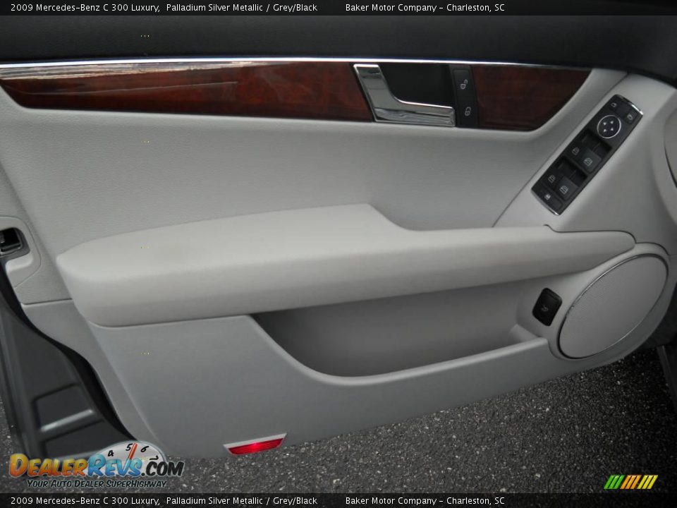 2009 Mercedes-Benz C 300 Luxury Palladium Silver Metallic / Grey/Black Photo #7