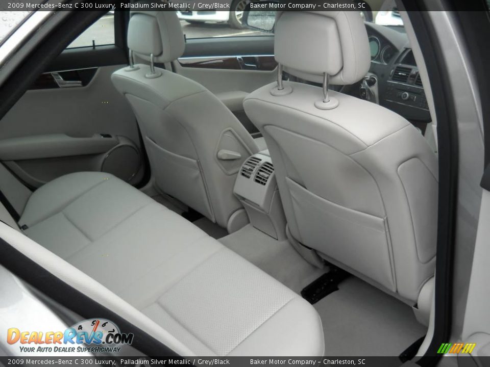 2009 Mercedes-Benz C 300 Luxury Palladium Silver Metallic / Grey/Black Photo #10