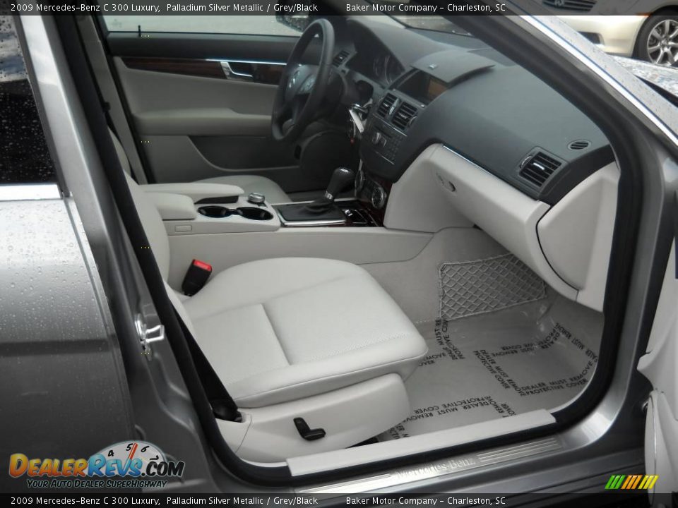 2009 Mercedes-Benz C 300 Luxury Palladium Silver Metallic / Grey/Black Photo #12