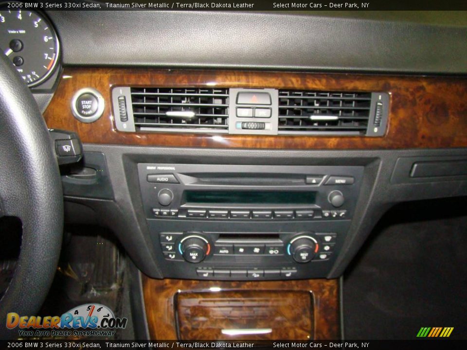 2006 BMW 3 Series 330xi Sedan Titanium Silver Metallic / Terra/Black Dakota Leather Photo #11