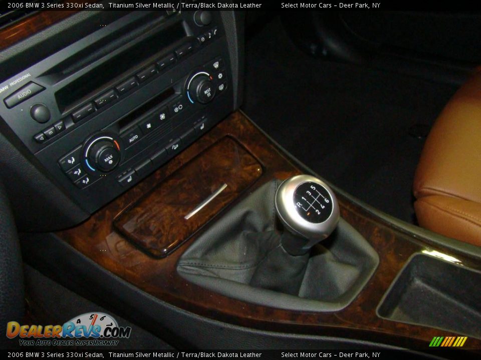 2006 BMW 3 Series 330xi Sedan Titanium Silver Metallic / Terra/Black Dakota Leather Photo #12