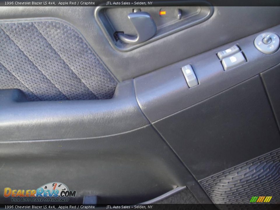 1996 Chevrolet Blazer LS 4x4 Apple Red / Graphite Photo #7