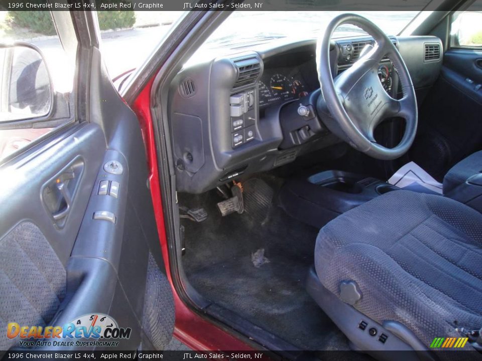 1996 Chevrolet Blazer LS 4x4 Apple Red / Graphite Photo #17